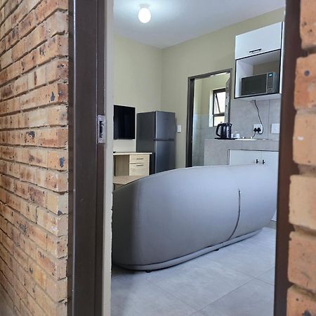 Cosmo Sleepover Roodepoort Eksteriør bilde