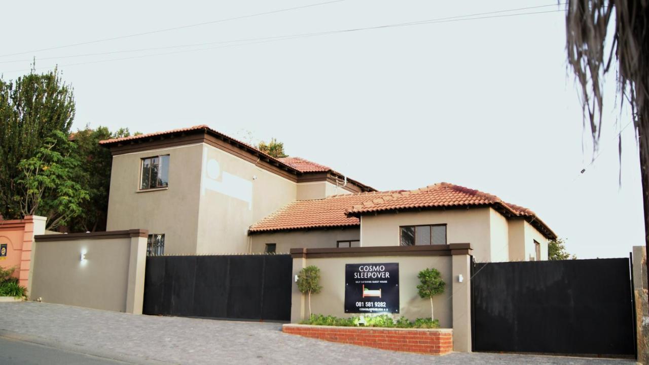 Cosmo Sleepover Roodepoort Eksteriør bilde